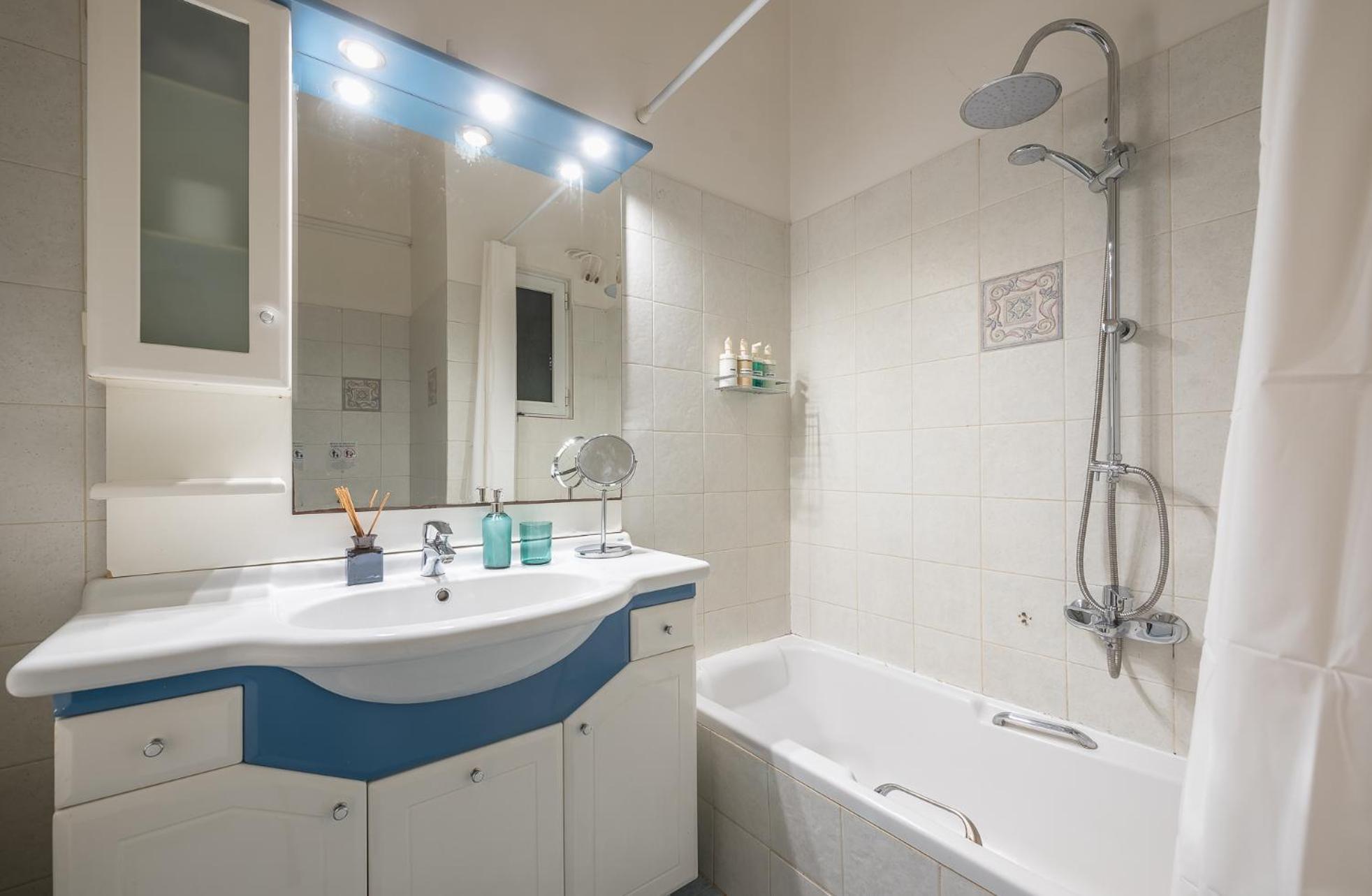 Spacious 2Bds Apt With Acropolis View In Center Athén Kültér fotó